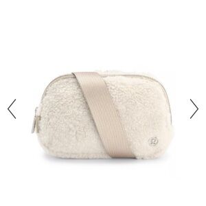 lululemon athletica everywhere belt Bag fleece cream
